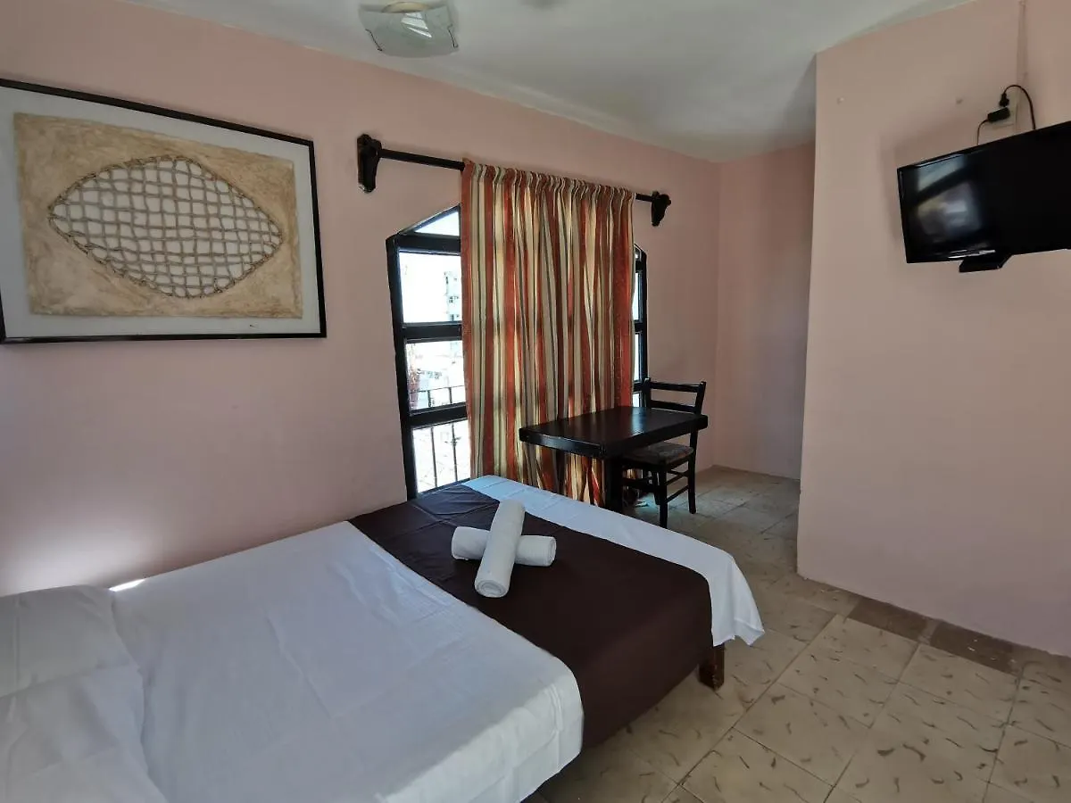 Hotel Colonial San Carlos Cancun Centro 3*,