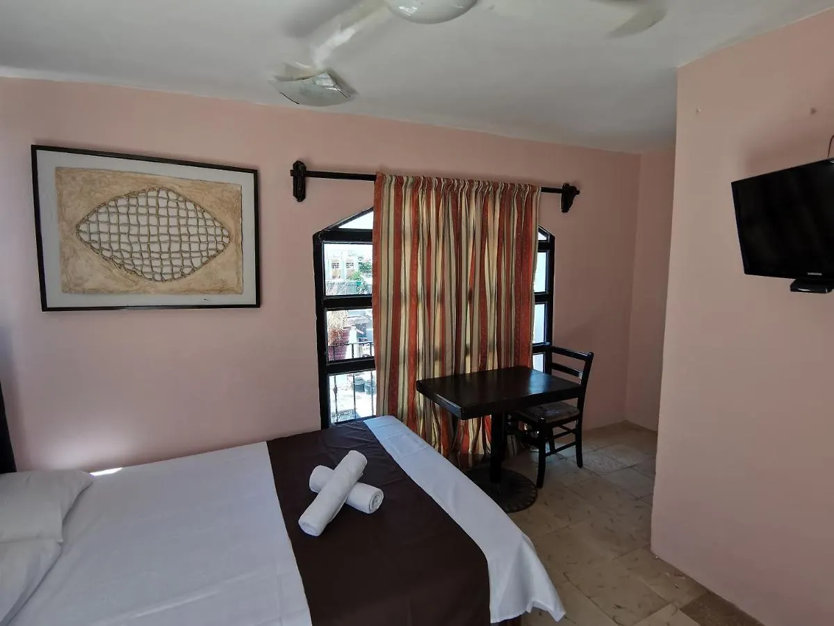 Hotel Colonial San Carlos Cancun Centro 3*,